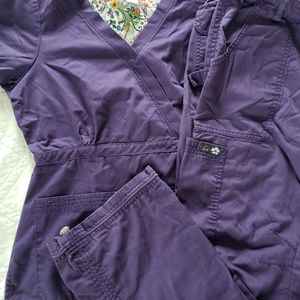 Koi nursing scrub set